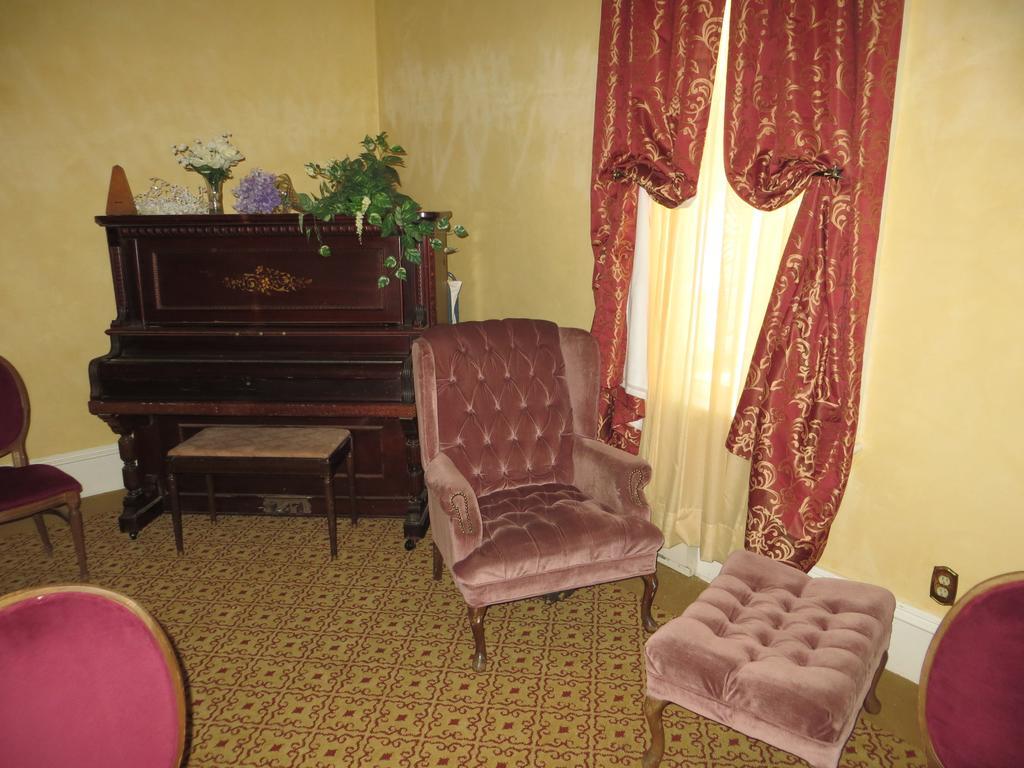 Edith Palmer'S Country Inn, Historical Bed & Breakfast Virginia City Exterior foto
